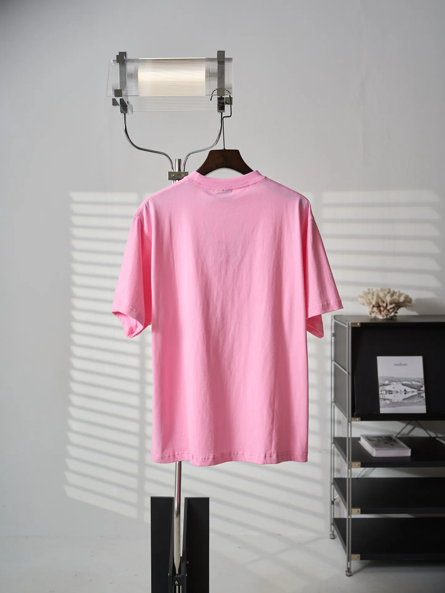 Balenciaga/ T 【In Stock】XS S M L ：24 / 185G ：32 1×1 / 270G 24 ， 。 、 ， ， 。 32 ， ， ， 。 ， ， ， ， ， 。 ， 。 ， 、 ， Retro ， Black、Gray、Pink 。